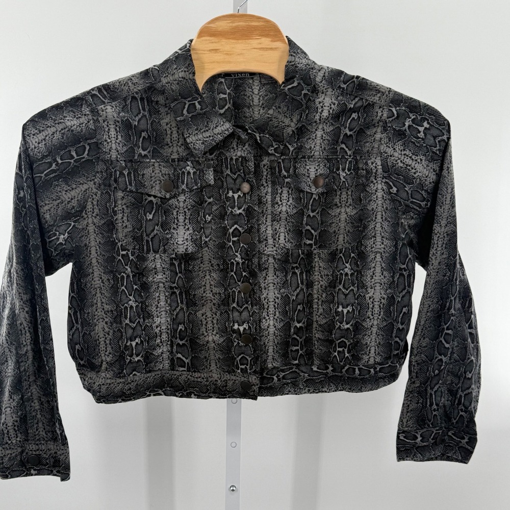 Vixen Snakeskin Print Cropped Jacket Stretch Button Blouse Up chest‎ pockets 3X